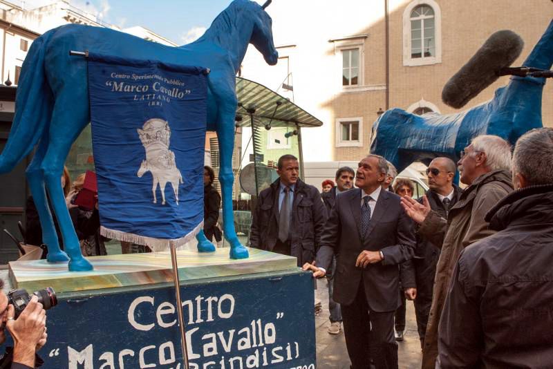 Marco Cavallo alla manifestazione STOPOPG con Pietro Grasso
